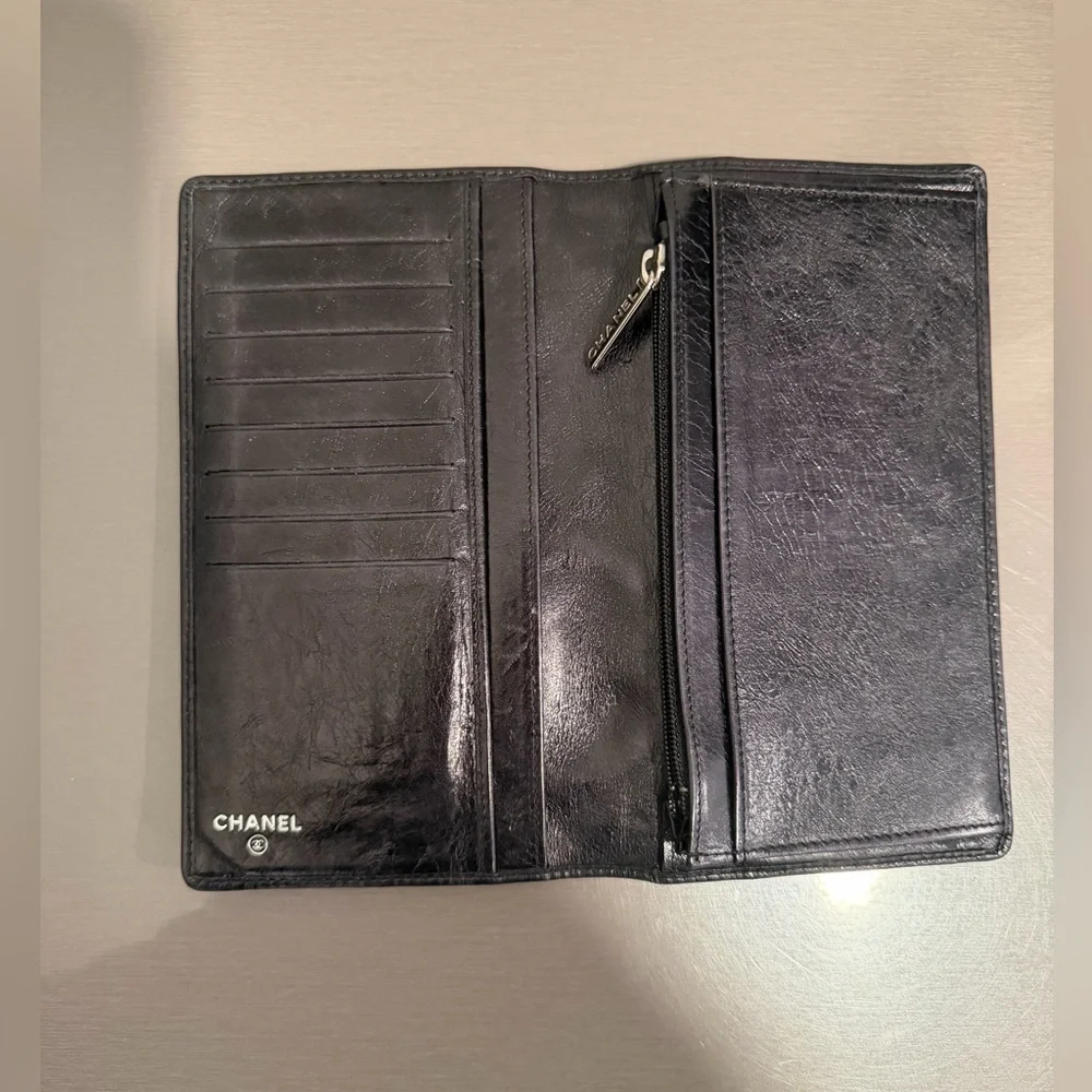 CHANEL Quilted Dark Leather wallet - Picture 4 of 11